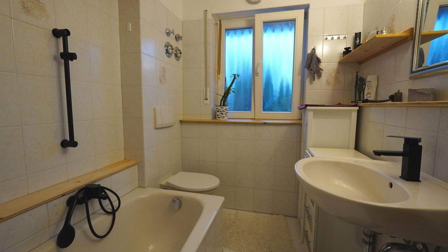 Immobilie in Heiligenberg - Gut geschnittene 3,5 -Zimmer-Wohnung mit Sonnenbalkon - Bild 2
