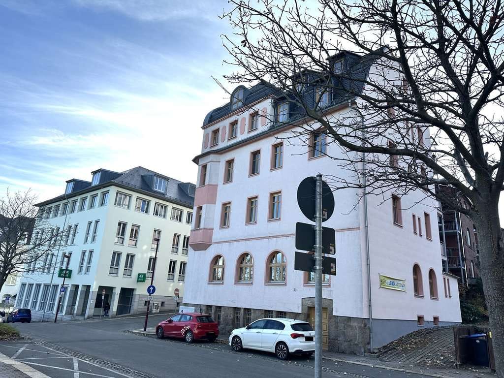 Immobilie in Auerbach/Vogtland - Helle 3-Raumwhg. (opt. 4 Raum) mit 2 Stpl. & Tageslichtbad in Auerbach/V.! - Bild 2