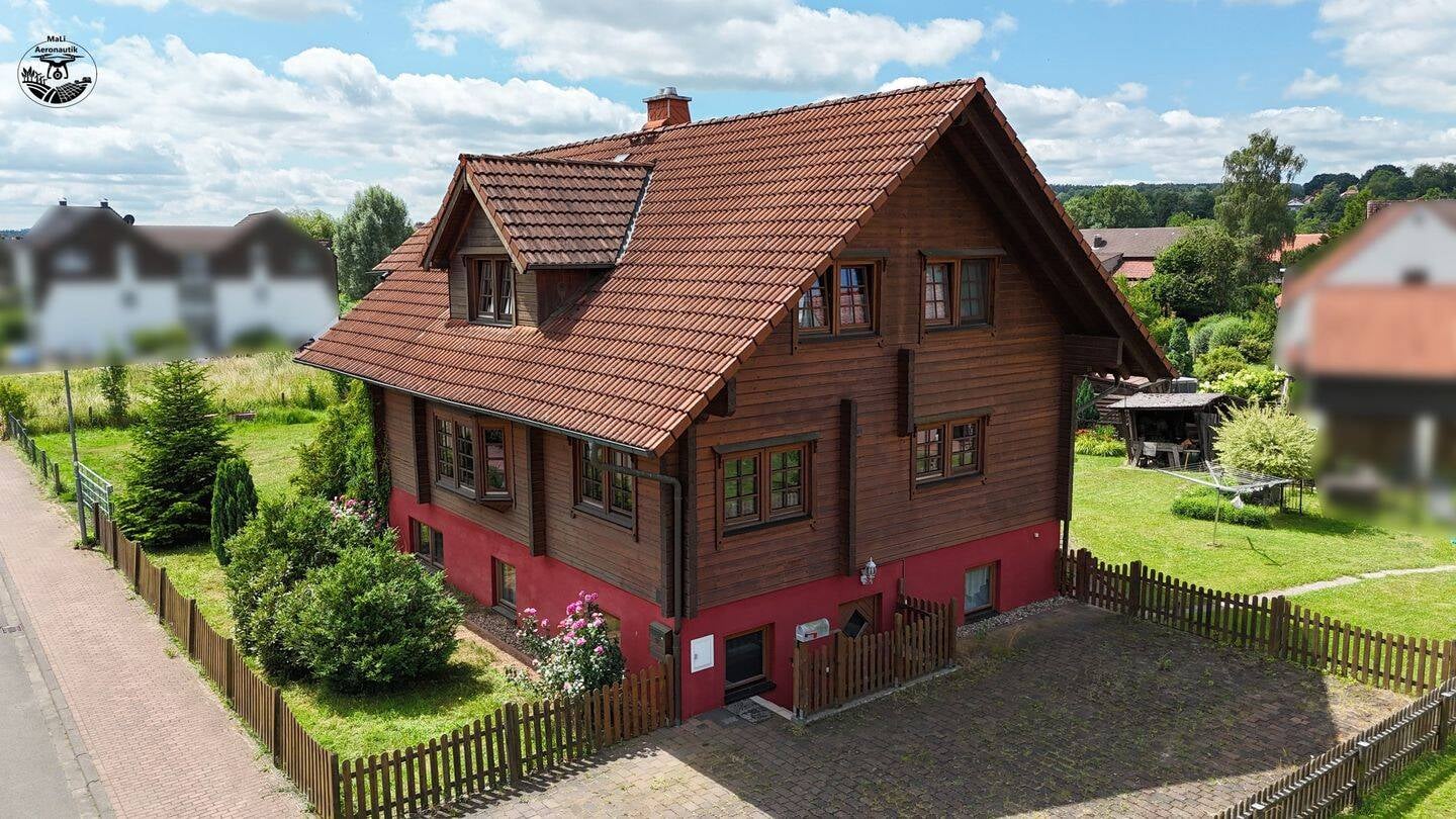 Immobilie in Gemünden - Holzblockhaus mit Einliegerwohnung in zentraler Wohnlage von Gemünden (Wohra) - Bild 0