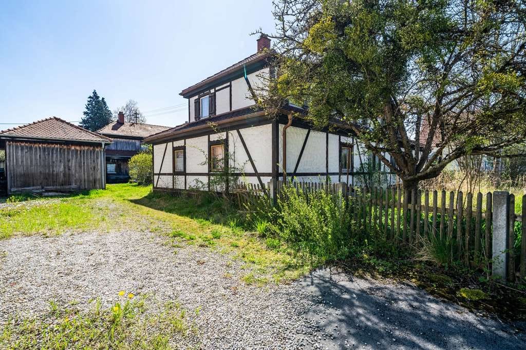 Immobilie in Peiting - Denkmalgeschütztes, sanierungsbedürftiges Fachwerkhaus in Peiting - Bild 1