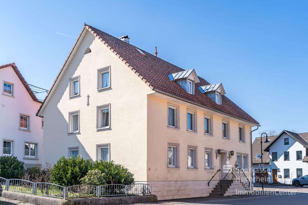 Immobilie in Görwihl - Ein-/Zweifamilienhaus mit Villencharakter und pflegeleichter Außenanlage - Bild 2
