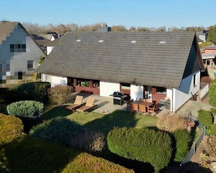 Immobilie in Ellerau - Lichtdurchfluteter Familien-Bungalow mit großem Vollkeller und Süd-West-Garten in Ellerau - Bild 0