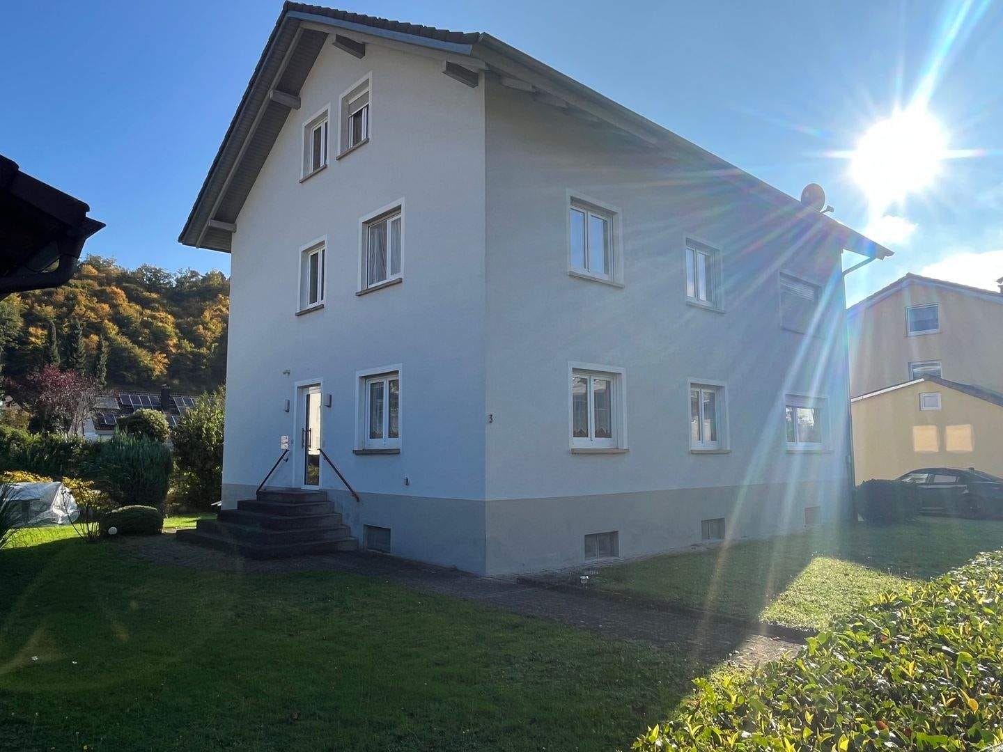 Immobilie in Kleines Wiesental - Gepflegtes Idyll direkt am Dorfbach: Drei-Familien-Haus in Wieslet - Bild 1