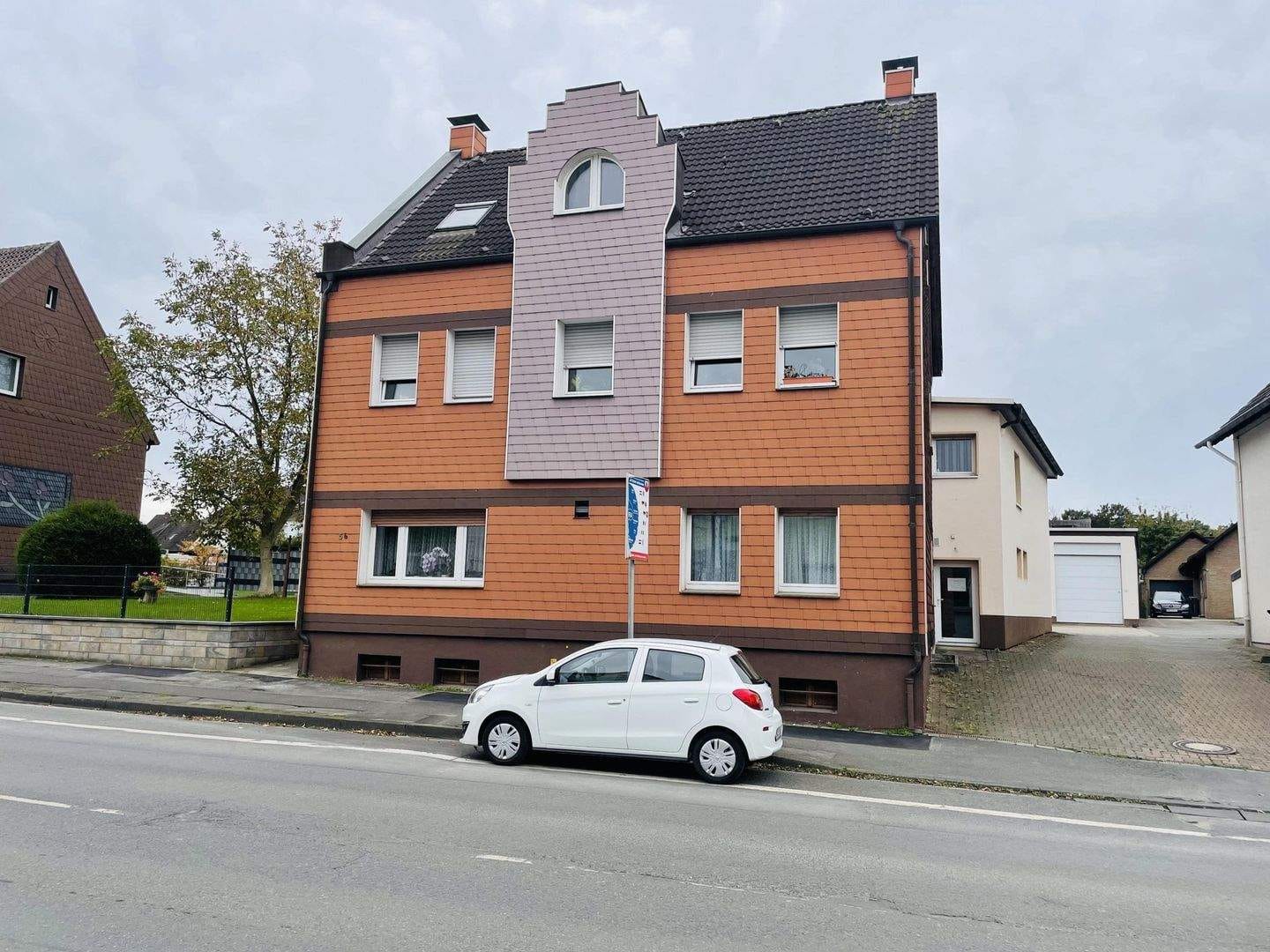 Immobilie in Unna - Unna Massen: Voll vermietete Kapitalanlage mit vier Wohnungen,  zwei Gewerbeeinheiten und vier Garagen - Bild 1
