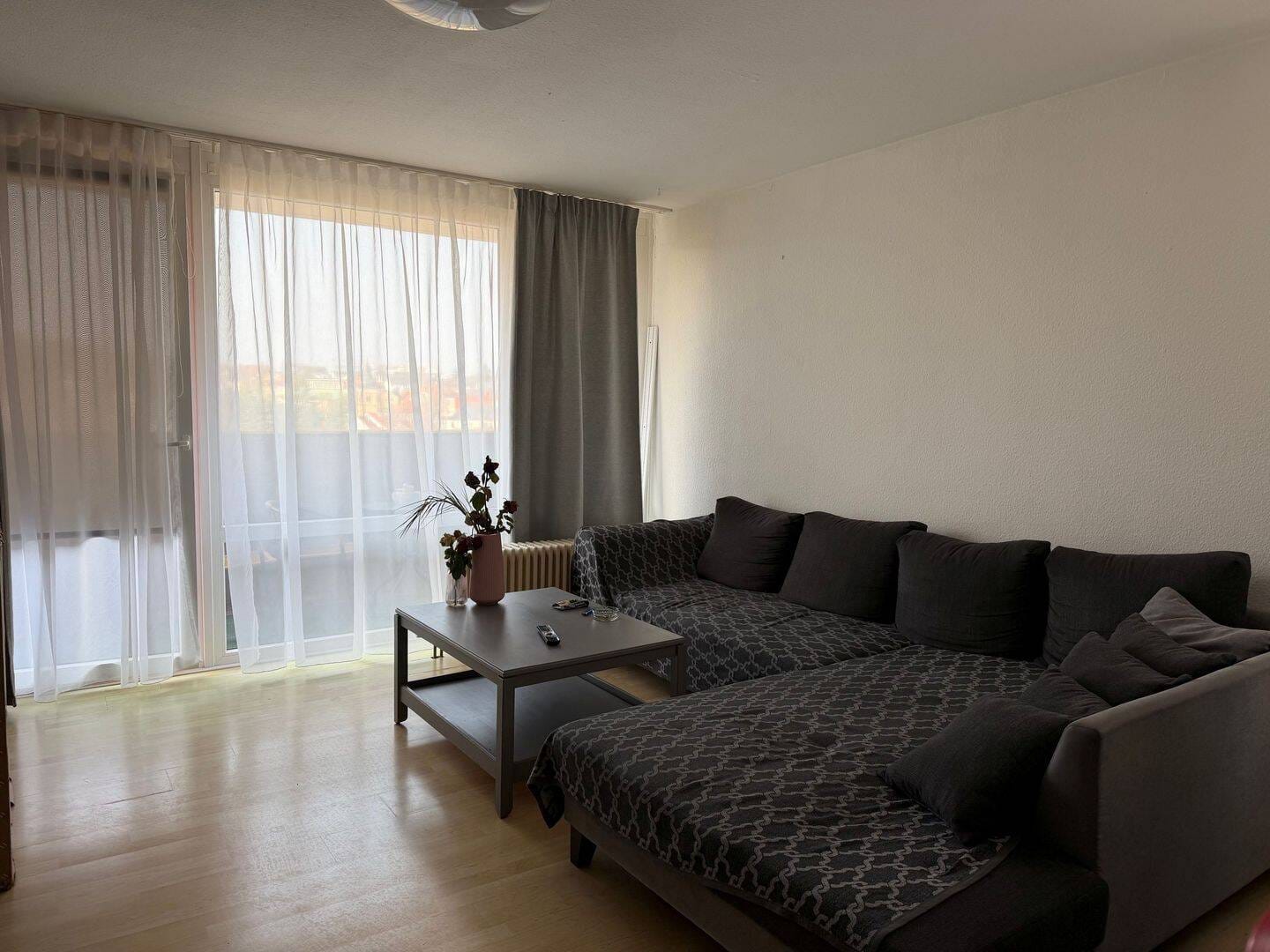Immobilie in Gerbrunn - Charmante 3 Zimmer Wohnung mit Balkon - Tiefgarage - Bild 2