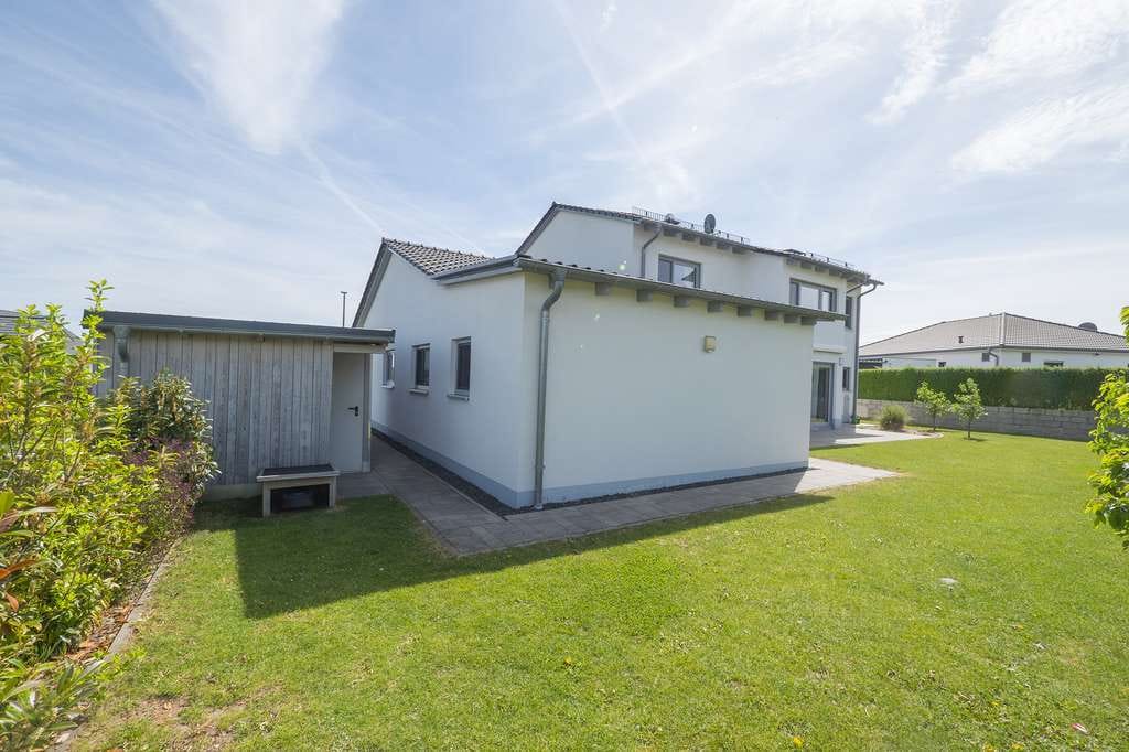 Immobilie in Burgebrach - Einfamilienhaus für die Familie mit großzügigem Garten - Bild 1