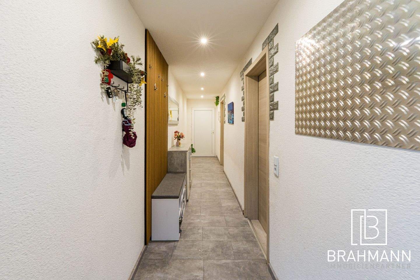 Immobilie in Laufenburg (Baden) - Teilmodernisiertes Mehrfamilienhaus in zentraler Lage in Luttingen - Bild 2