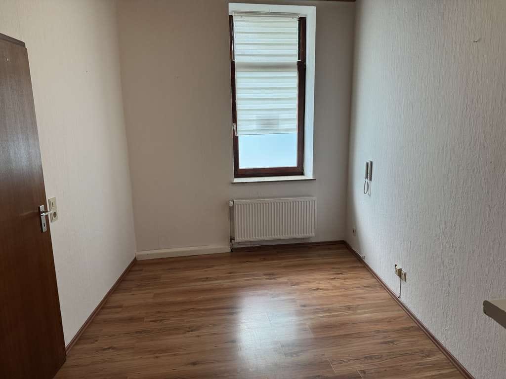 Immobilie in Bremerhaven - Zum Wohnen oder für Ihr kleines Gewerbe.  Anfragen nur per E-Mail. - Bild 1
