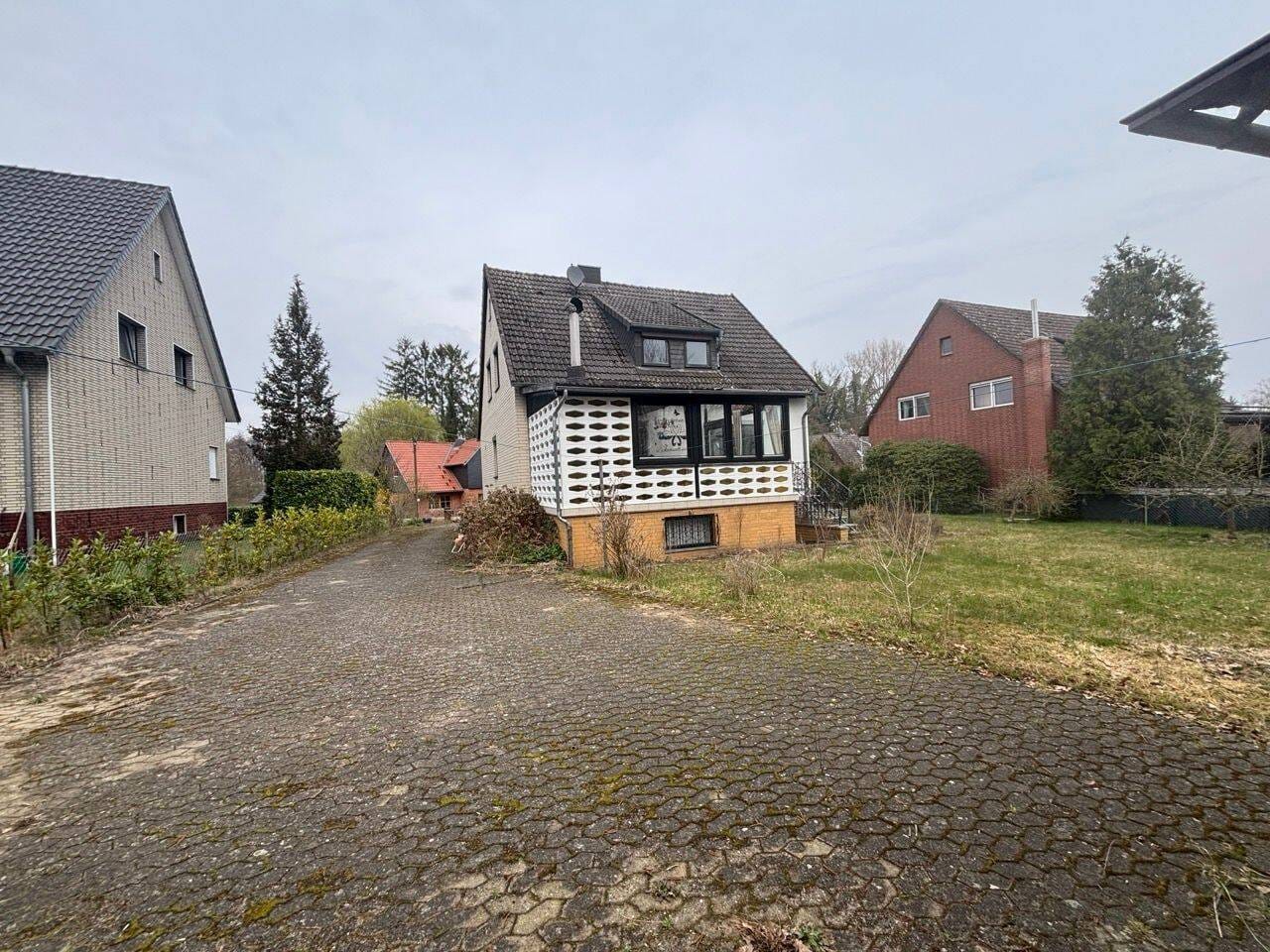 Immobilie in Wedemark - Vielseitiges Einfamilienhaus mit großem Garten in Wedemark - Bild 0