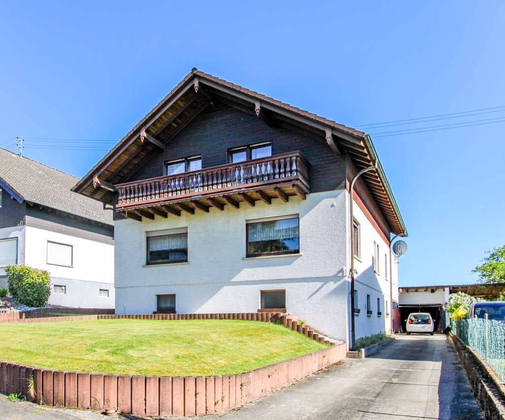 Immobilie in Hadamar - Zweifamilienhaus mit viel Platz in ruhiger Ortsrandlage in Hadamar-Oberzeuzheim - Bild 1