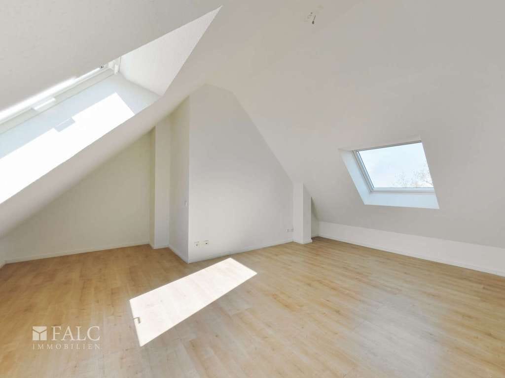 Immobilie in Schwelm - Lichtdurchflutete Maisonette-Wohnung mit Balkon: Zwei Ebenen voller Möglichkeiten! - Bild 3