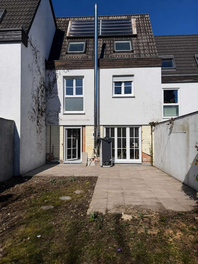 Immobilie in Grasbrunn - Energetisch kernsaniertes Reihenmittelhaus mit großen Garten nahe Natur- perfekt für Familien  - Bild 1