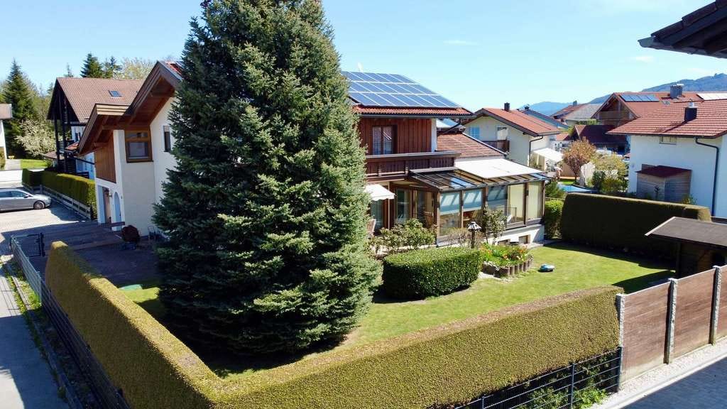 Immobilie in Grassau - Großzügiges Familienanwesen mit Wellnessbereich & Einliegerwohnung im Chiemgau - Bild 2