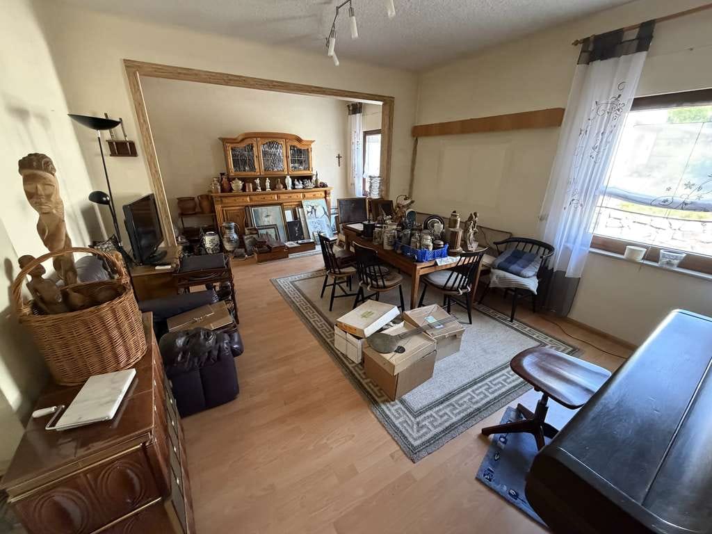 Immobilie in Schiffweiler - Endlich Platz für die ganze Familie! Großzügiges Zuhause mit Einliegerwohnung & großem Garten - Bild 3