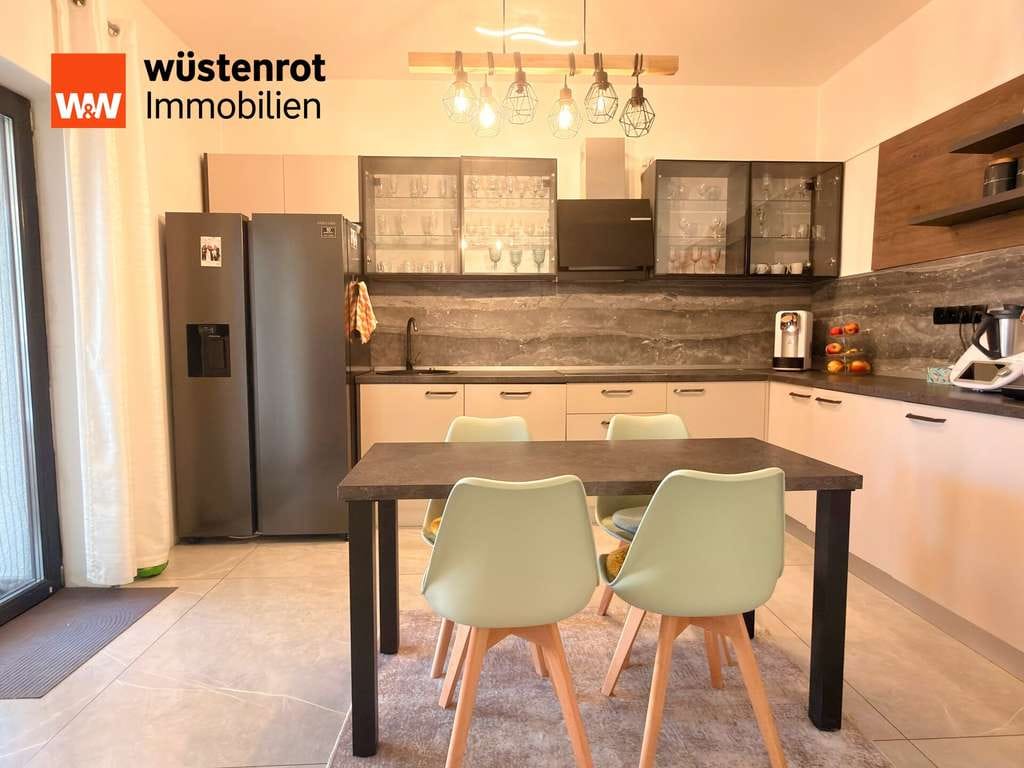 Immobilie in Ennigerloh - Einziehen & Wohlfühlen! Saniertes Familienjuwel mit Kamin, Wintergarten & XXL-Garten - Bild 4