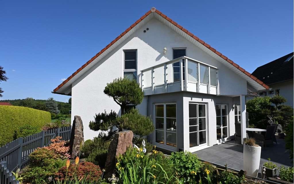 Immobilie in Aglasterhausen - Modernes freistehendes Einfamilienhaus mit Garten in gefragter Wohnlage - Niedrigenergiehaus! - Bild 0
