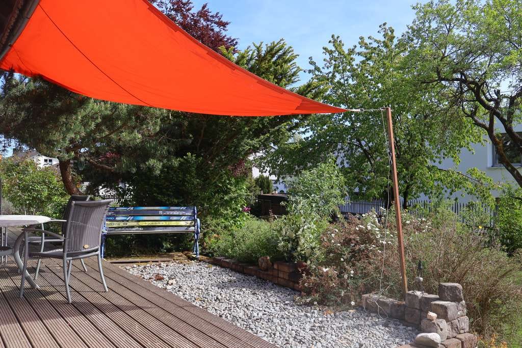 Immobilie in Wettstetten - Großzügig angelegtes Wohnhaus 2 Offene Kamine Sauna und Dusche im Keller Großzügige Terrasse - Bild 3