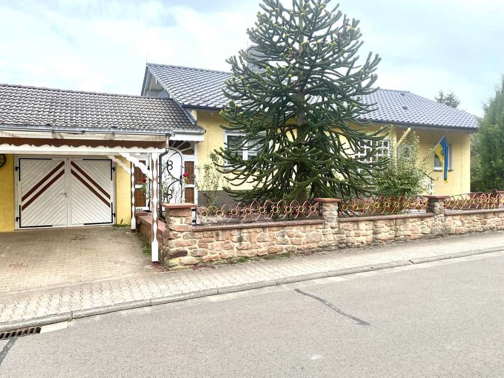 Immobilie in Breunigweiler - Wohnhaus mit Einliegerwohnung in guter Lage in Breunigweiler - Bild 1