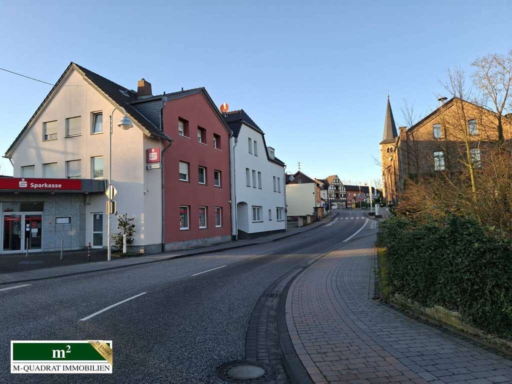 Immobilie in Grafschaft - Gepflegtes Dreifamilienhaus in zentraler Lage - Bild 1