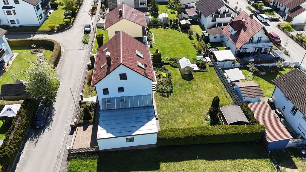 Immobilie in Wehringen - Charmantes Einfamilienhaus mit Einliegerwohnung und viel Platz mit Alpenblick - Bild 4