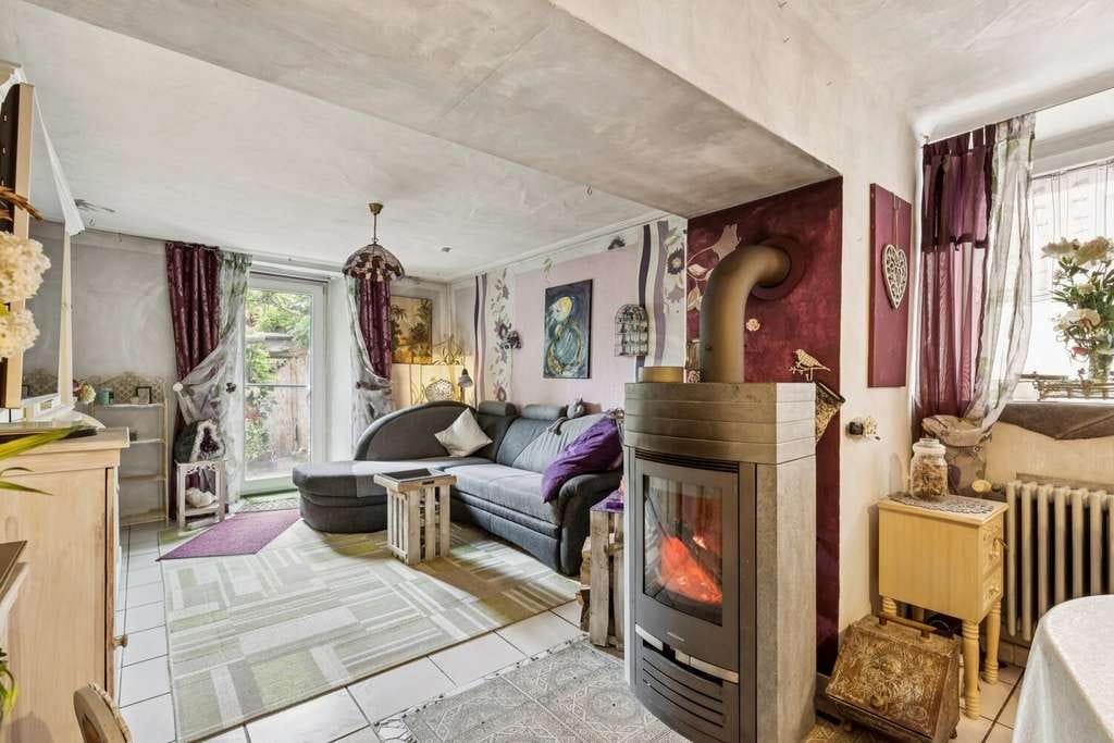Immobilie in Merzig - Idyllisches Reihenmittelhaus mit liebevoll gestaltetem Außenbereich und Carport - Bild 2