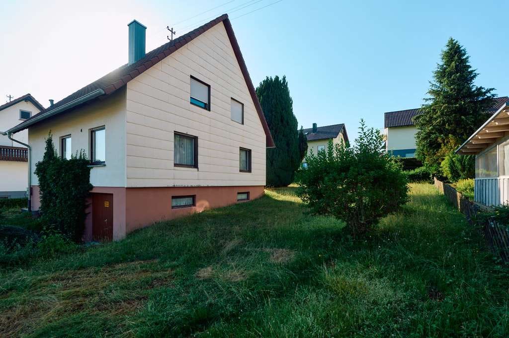 Immobilie in Dornhan - Gemütliches Eigenheim mit großem Garten und Ausbaureserve im Dachgeschoss - Bild 2