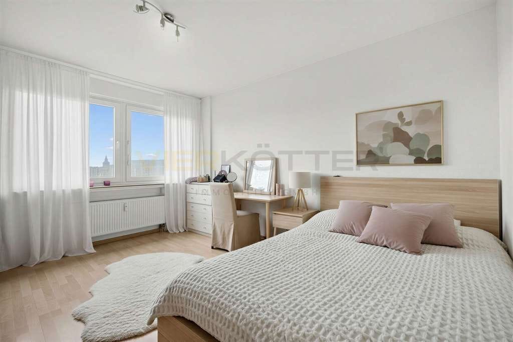Immobilie in Pinneberg - Vermietete 3,5-Zimmer-Wohnung mit Aufwertungspotenzial, solide Kapitalanlage nahe Hamburg - Bild 1