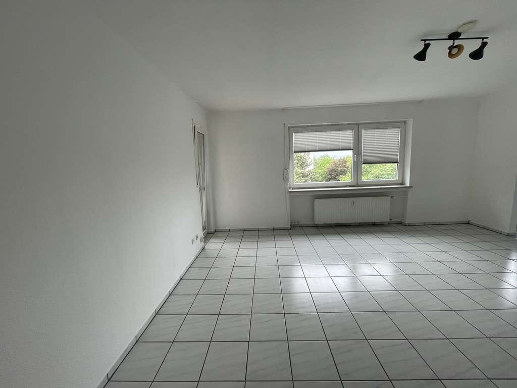 Immobilie in Hochheim - Helle 2-Zimmer-Wohnung mit Balkon, Grünblick & Stellplatz - Bild 2