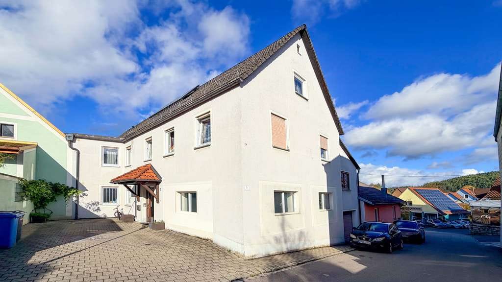 Immobilie in Lauterhofen - Großzügiges Zweifamilienhaus in Lauterhofen - Bild 0