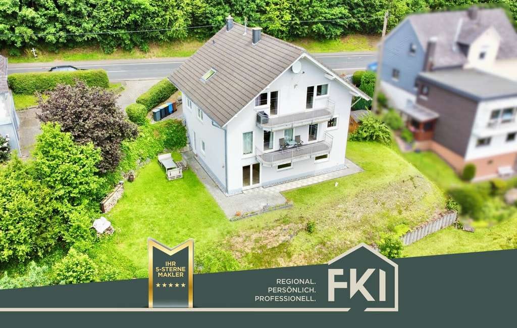 Immobilie in Kirchen (Sieg) - **Neuwertiges Einfamilienhaus mit Einliegerwohnung im begehrten Ortsteil von Kirchen** - Bild 0