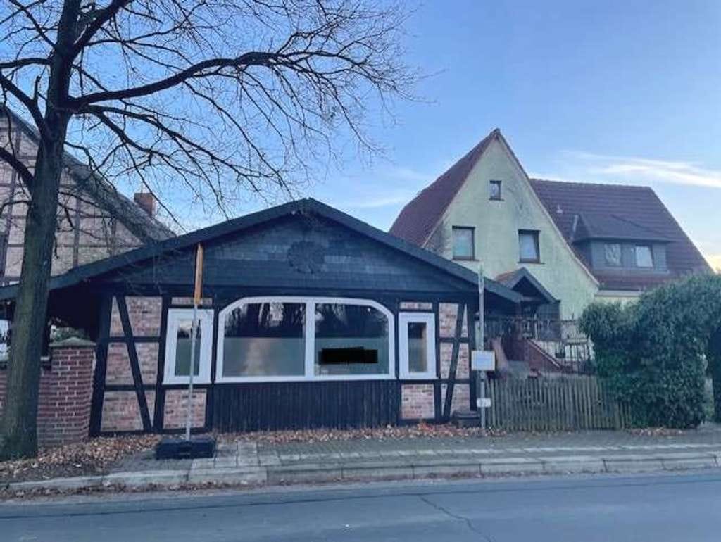 Immobilie in Adenbüttel - Wohnhaus mit 3 Wohnungen, Laden, Pferdeboxen, Stall und Nebengebäude - Bild 3
