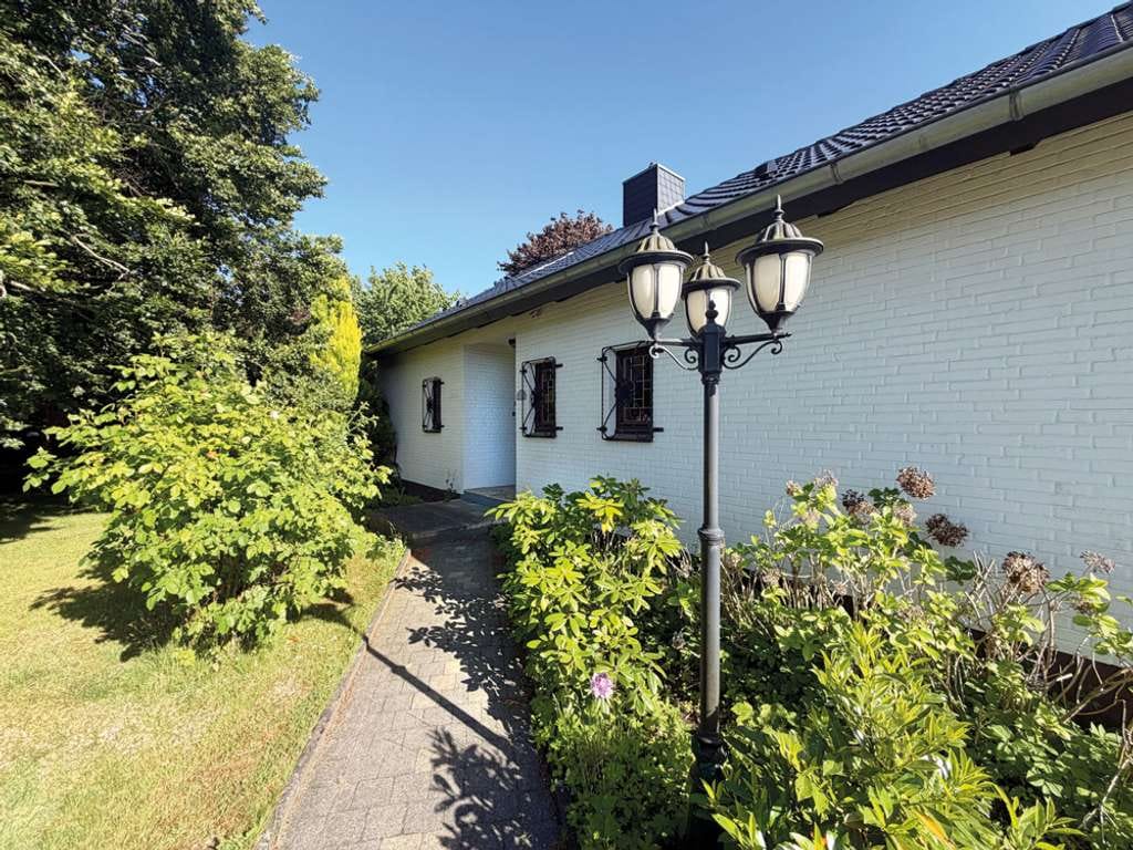 Immobilie in Bad Segeberg - Ein Familienhaus mit Raum für Veränderungen und Aussicht! - Bild 2