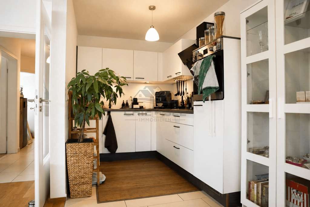 Immobilie in Rimsting - Lichtdurchflutete 3-Zimmer-Wohnung mit zwei Balkonen & Tiefgaragenstellplatz - Bild 3