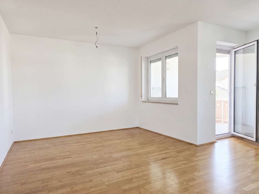 Immobilie in Illertissen - Helle 3-Zimmer-Wohnung mit Balkon in ruhiger Lage in Illertissen - ideal als Kapitalanlage - Bild 2