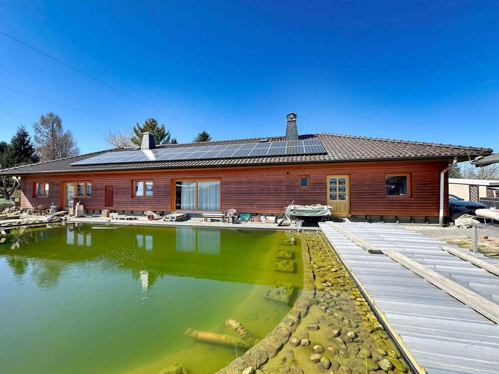 Immobilie in Wermsdorf - Großzügiges Zweifamilienhaus mit Photovoltaik, Solarthermie & Schwimmteich - Bild 2