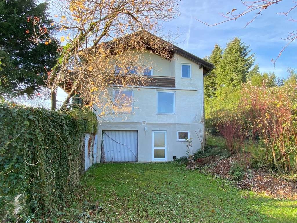 Immobilie in Rimsting - Prien am Chiemsee: Älteres EFH m. ca. 1.650 m2 Grund in herrlicher Randlage m. Berg- u. Seeblick! - Bild 1