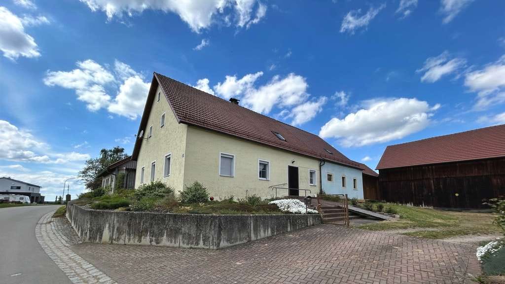 Immobilie in Bodenwöhr - Saniertes Einfamilienhaus mit weitläufigem Grundstück - Bild 0