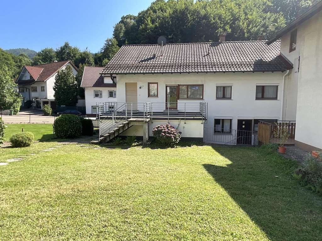 Immobilie in Bühlertal - Solide Substanz, viel Raum, großer Garten - machen Sie daraus Ihr Zuhause - Bild 3