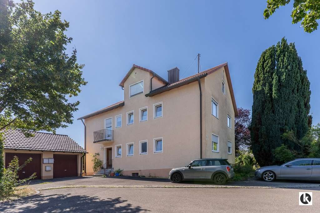 Immobilie in Neuburg an der Donau - Drei Wohneinheiten auf ca. 1.100 m² - entwicklungsfähiger Bestand in ruhiger Neuburger Lage - Bild 2