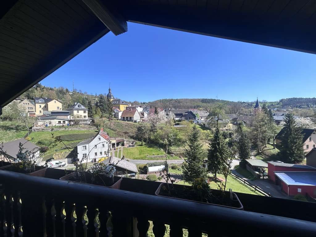 Immobilie in Berga/Elster - Exklusiver Rückzugsort in Berga: Haus mit Kamin, Terrassen & Südbalkonen und traumhaftem Weitblick - Bild 4