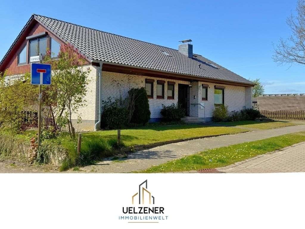 Immobilie in Ebstorf - Einfamilienhaus mit Doppelgarage - Bild 0
