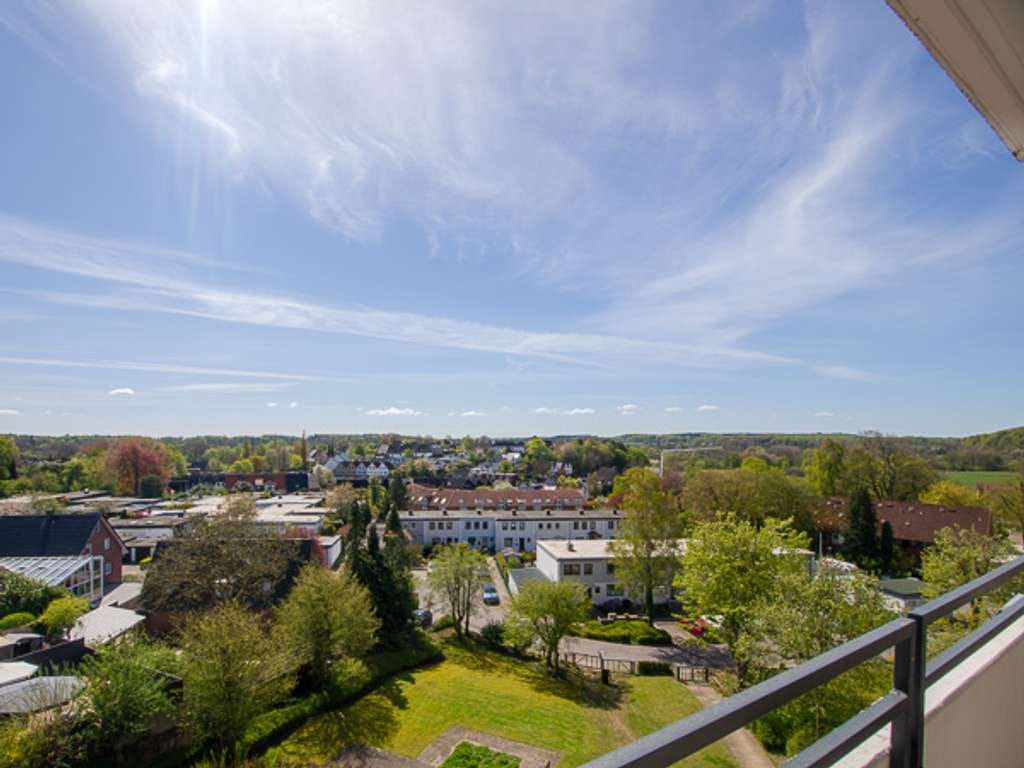 Immobilie in Schwentinental - Großzügige 4-Zimmer-Wohnung mit sonnigem Balkon und 2 Stellplätzen - Bild 1