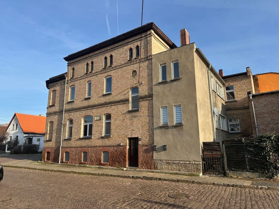 Immobilie in Petersberg - Sanierungsbedürftiges Mehrfamilienhaus im beliebten Gutenberg - Ihre Chance im Speckgürtel von Halle (Saale)! - Bild 0