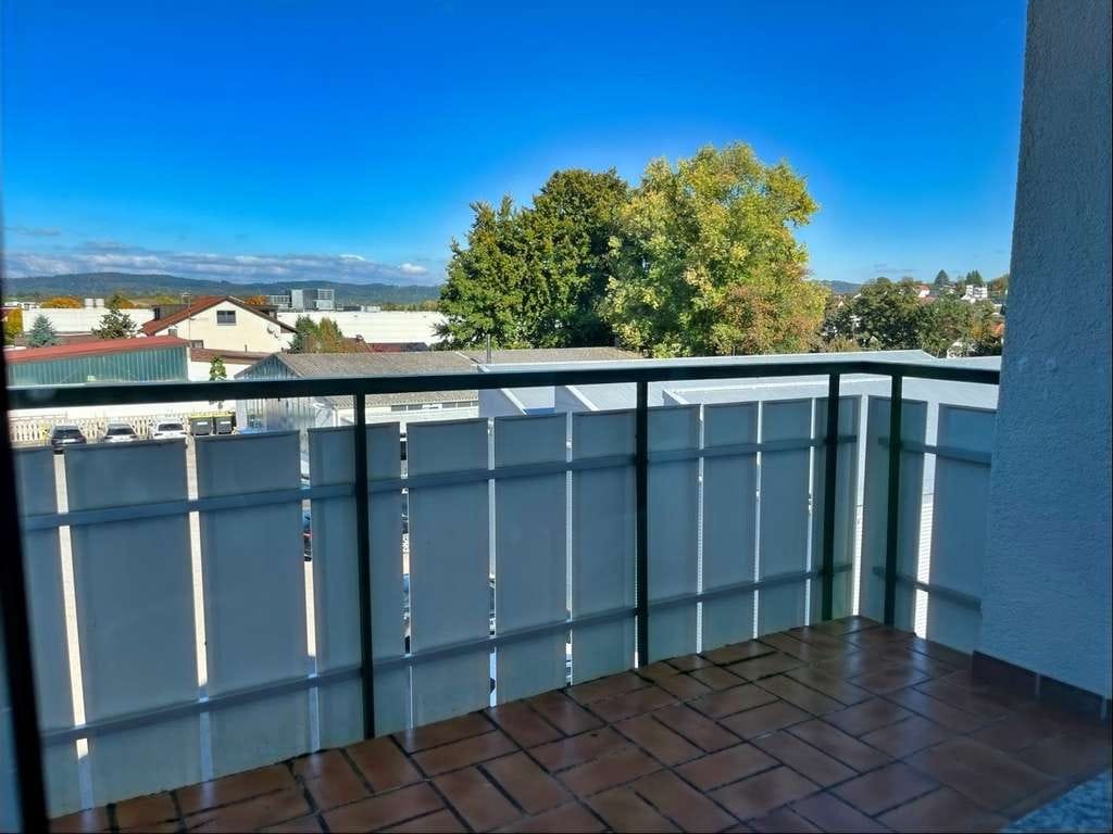 Immobilie in Allmersbach im Tal - Charmante 3-Zimmer Dachgeschosswohnung mit Garage und Stellplatz - Bild 3
