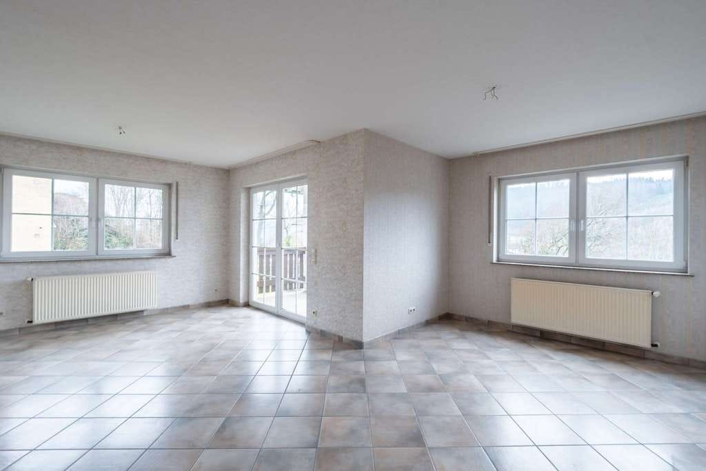Immobilie in Jünkerath - Erdgeschoss-Eigentumswohnung mit Parkplatz in Jünkerath - 2 Schlafzimmer & Balkon - Ebenerdig - Bild 2