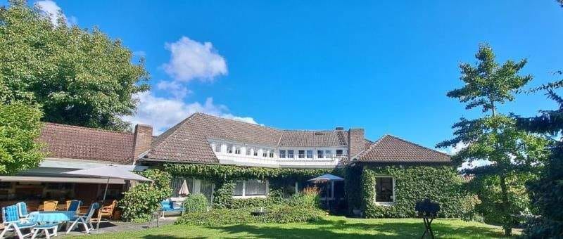 Immobilie in Homberg - ** Repräsentativ mit viel Nutzungspotential !** Imposantes Wohnhaus mit Bauplatzoption in Homberg... - Bild 0