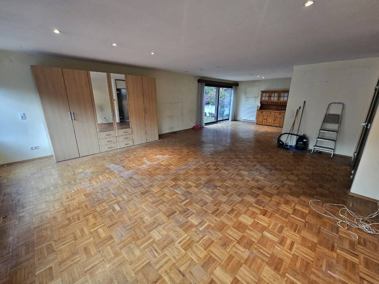 Immobilie in Kaiserslautern - Gut aufgeteiltes 2-Familienhaus / Doppelgarage in guter Lage von Kaiserslautern - Bild 3