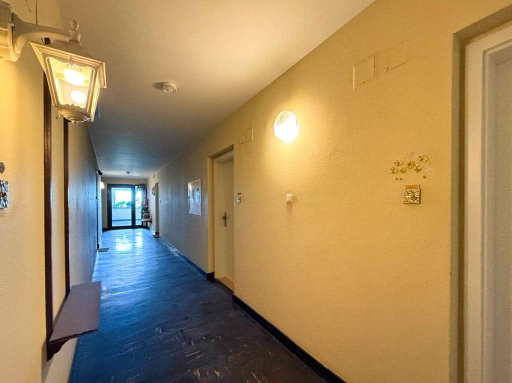 Immobilie in Bremerhaven - Zentrale Lage: Sanierungsbedürfte 2-Zimmer-Wohnung mit Südwest-Balkon - Bild 4