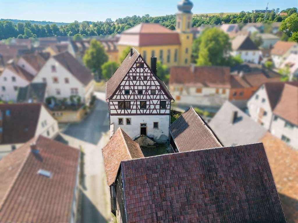 Immobilie in Obernbreit - Charaktervoller Gutshof aus 1798 – Denkmalgeschütztes Mehrfamilienhaus mit Ausbaupotenzial - Bild 2