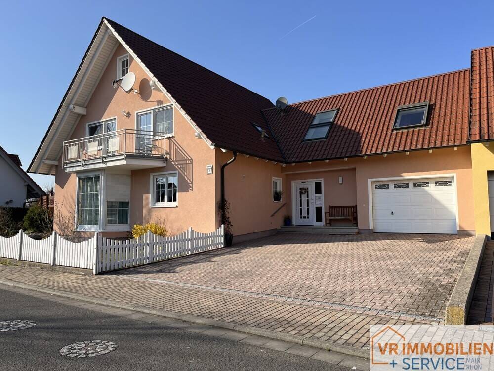 Immobilie in Waigolshausen - Zwei Zuhause, ein Lebensgefühl - mit Gartenidylle, Wellnessbereich - 97534 Waigolshausen - Bild 0